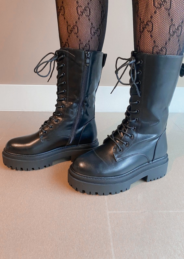 Zwarte ruwe boots